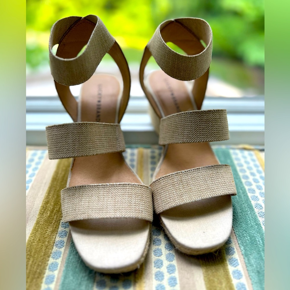 Lucky Brand wedge